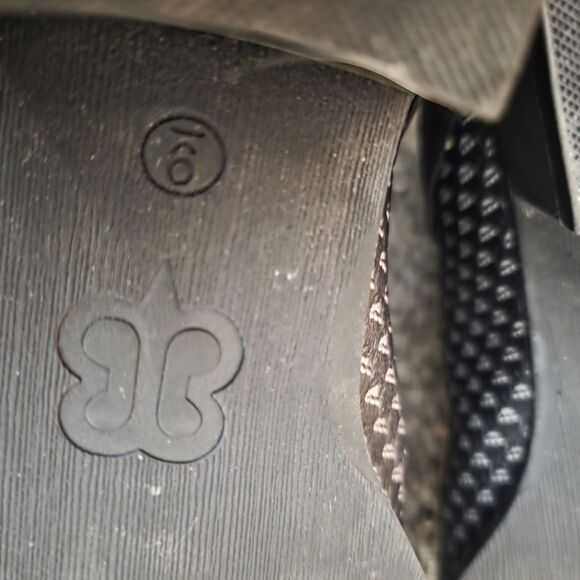 Betabrand Pull On Booties Size 9 Western Tennis Waterproof Black Gray Heel - Picture 13 of 14